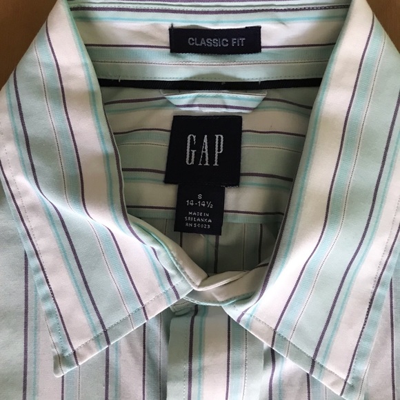 Gap classic fit button down shirt - Picture 2 of 4